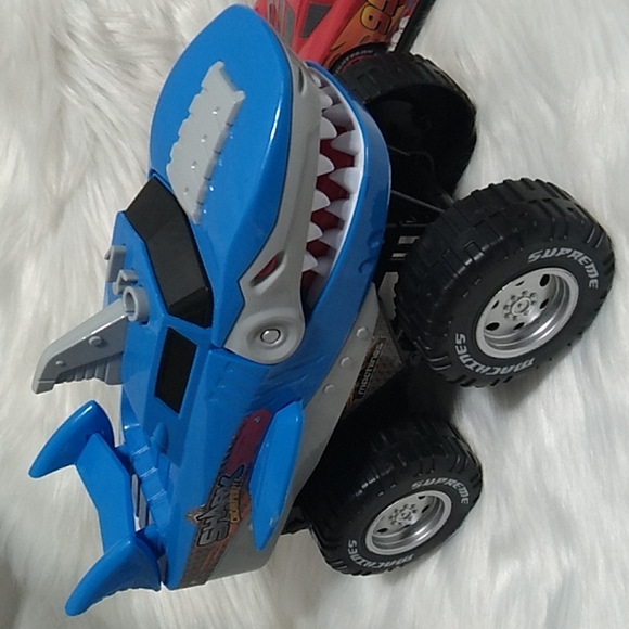 Shark Supreme Machine, Disney Cars RC Car, & Road Rippers Big Foot Bundle - Picture 2 of 8